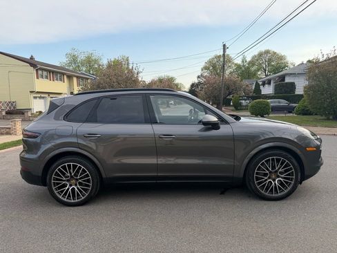 Used 2022 Porsche Cayenne S Platinum AWD/4WD image 8