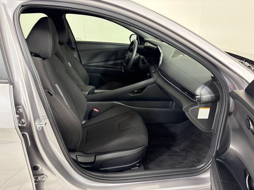 New 2025 Hyundai Elantra SEL FWD image 12