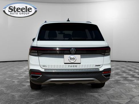 New 2025 Volkswagen Taos SEL image 4