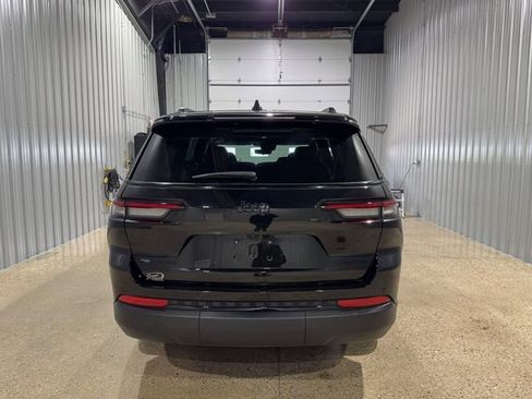 Used 2023 Jeep Grand Cherokee L Limited w/ Black Appearance Package AWD/4WD image 4