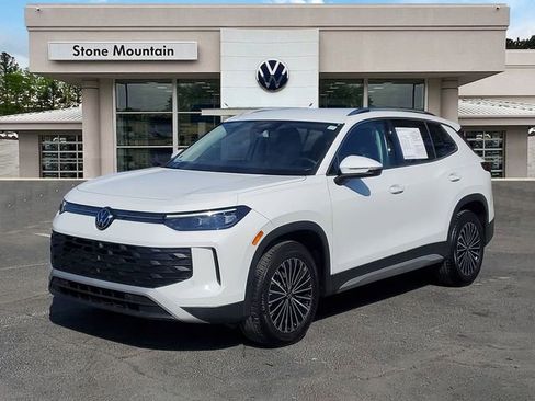 Certified 2025 Volkswagen Tiguan S image 1