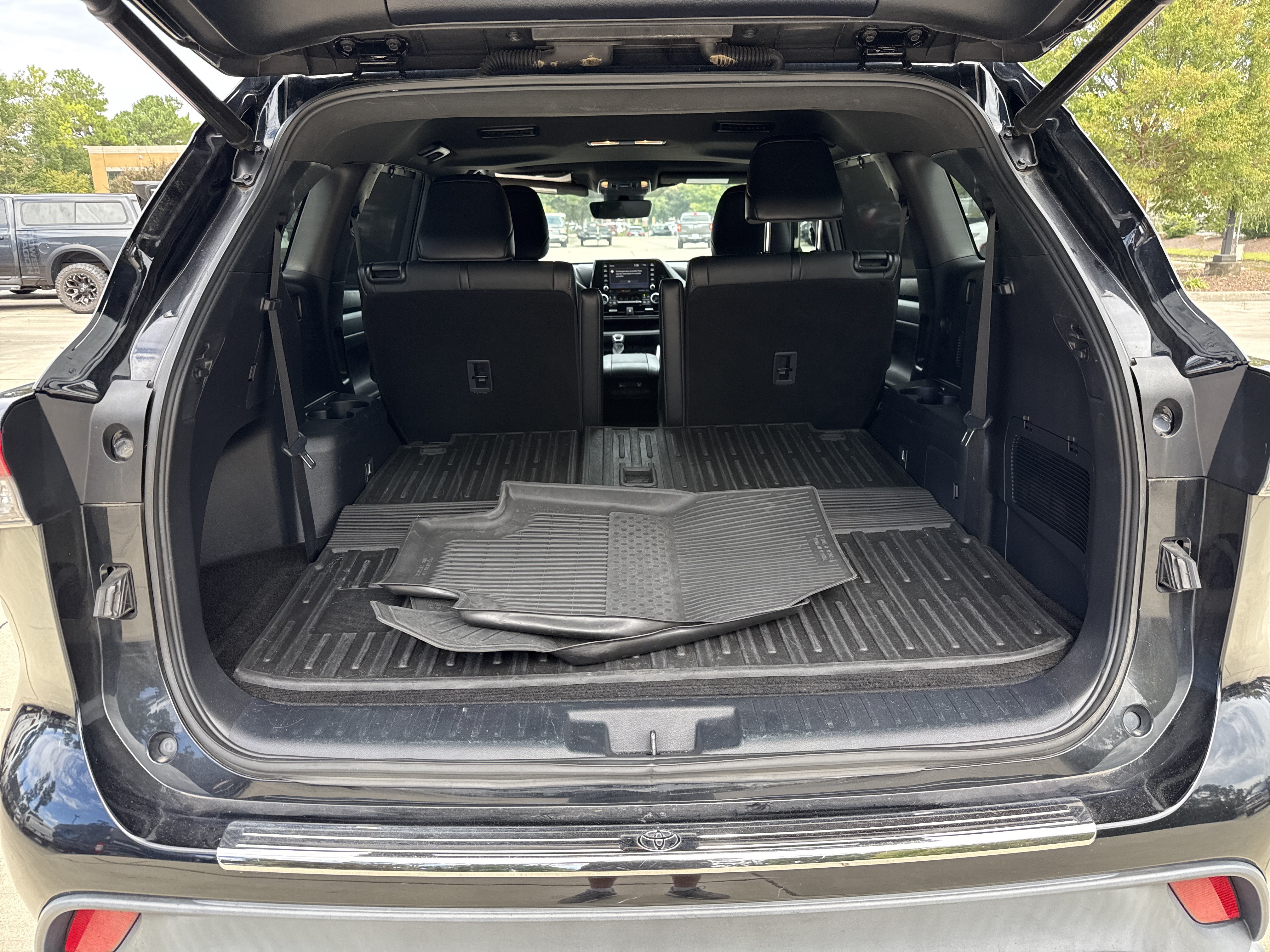 Used 2021 Toyota Highlander XSE AWD/4WD image 32