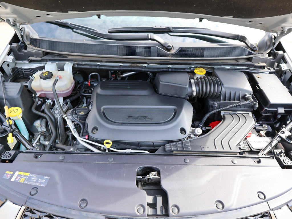 Used 2024 Chrysler Pacifica Touring-L FWD image 34