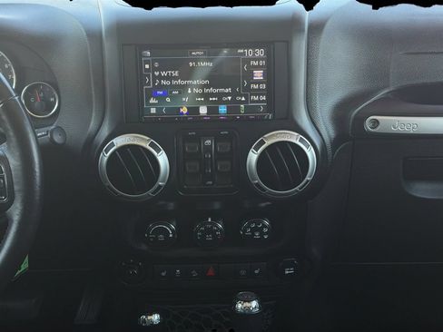 Used 2017 Jeep Wrangler Unlimited Sahara AWD/4WD image 20