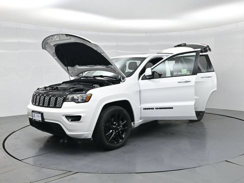Used 2021 Jeep Grand Cherokee Laredo X AWD/4WD image 34