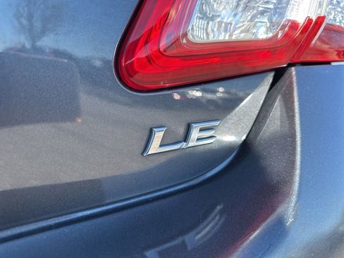 Used 2011 Toyota Camry LE image 4