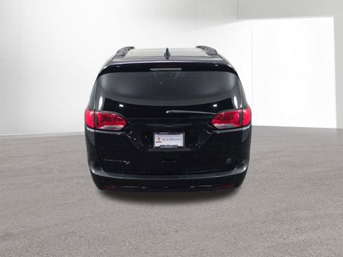 Used 2018 Chrysler Pacifica Touring-L Plus w/ Advanced Safetytec Group FWD image 41