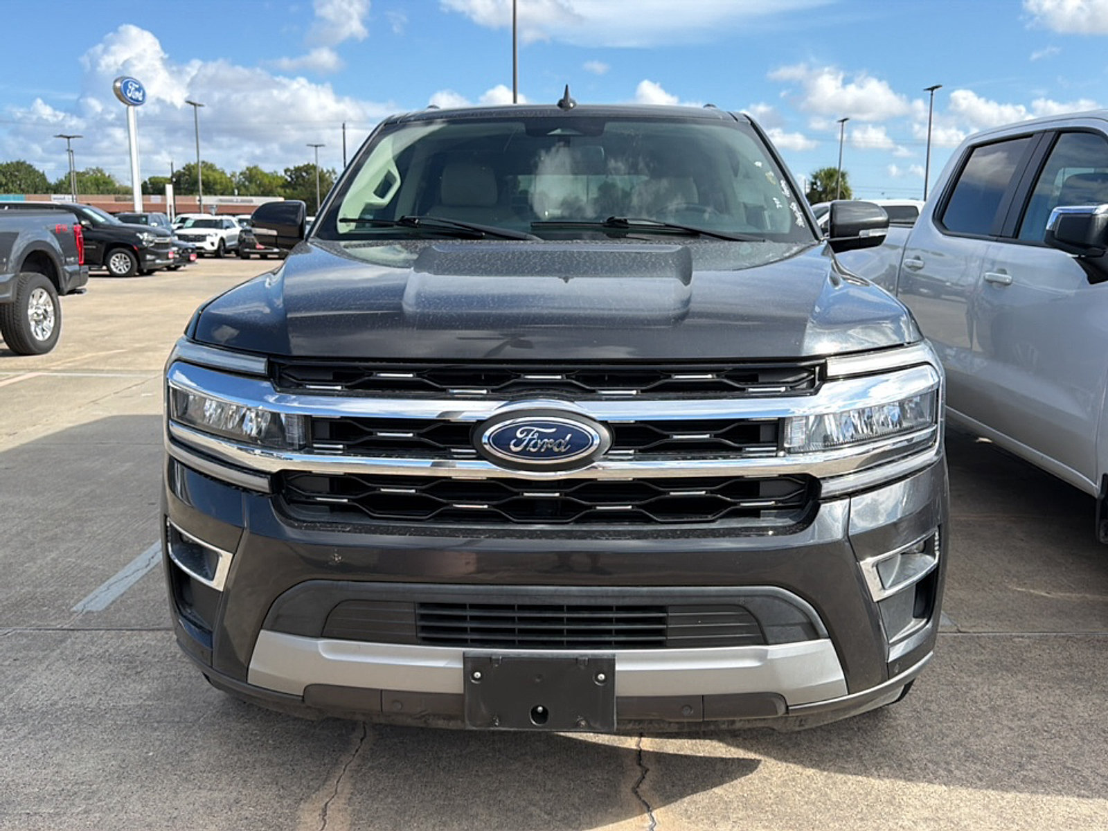 Used 2023 Ford Expedition Limited RWD image 2
