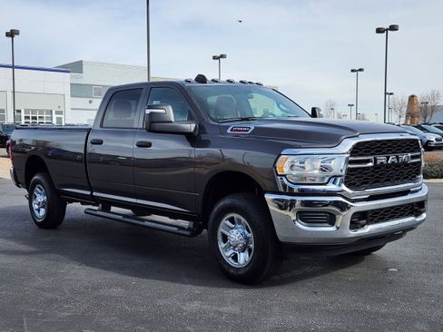 Used 2024 RAM 2500 Tradesman w/ Chrome Appearance Group AWD/4WD image 4