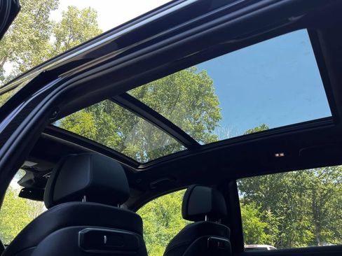 Used 2025 BMW X7 M60i w/ Climate Comfort Package AWD/4WD image 17