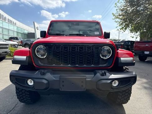 Used 2025 Jeep Gladiator Sport AWD/4WD image 5