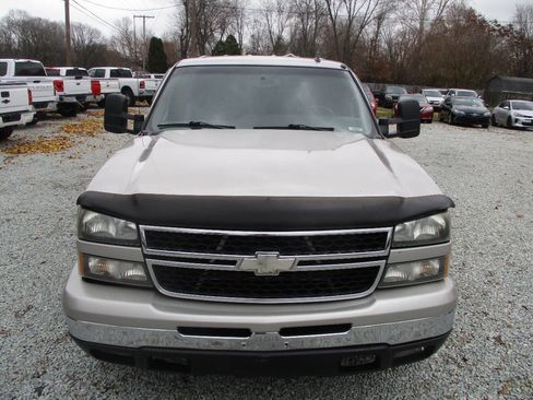 Used 2007 Chevrolet Silverado 1500 LT w/ Onstar Plus Package image 8