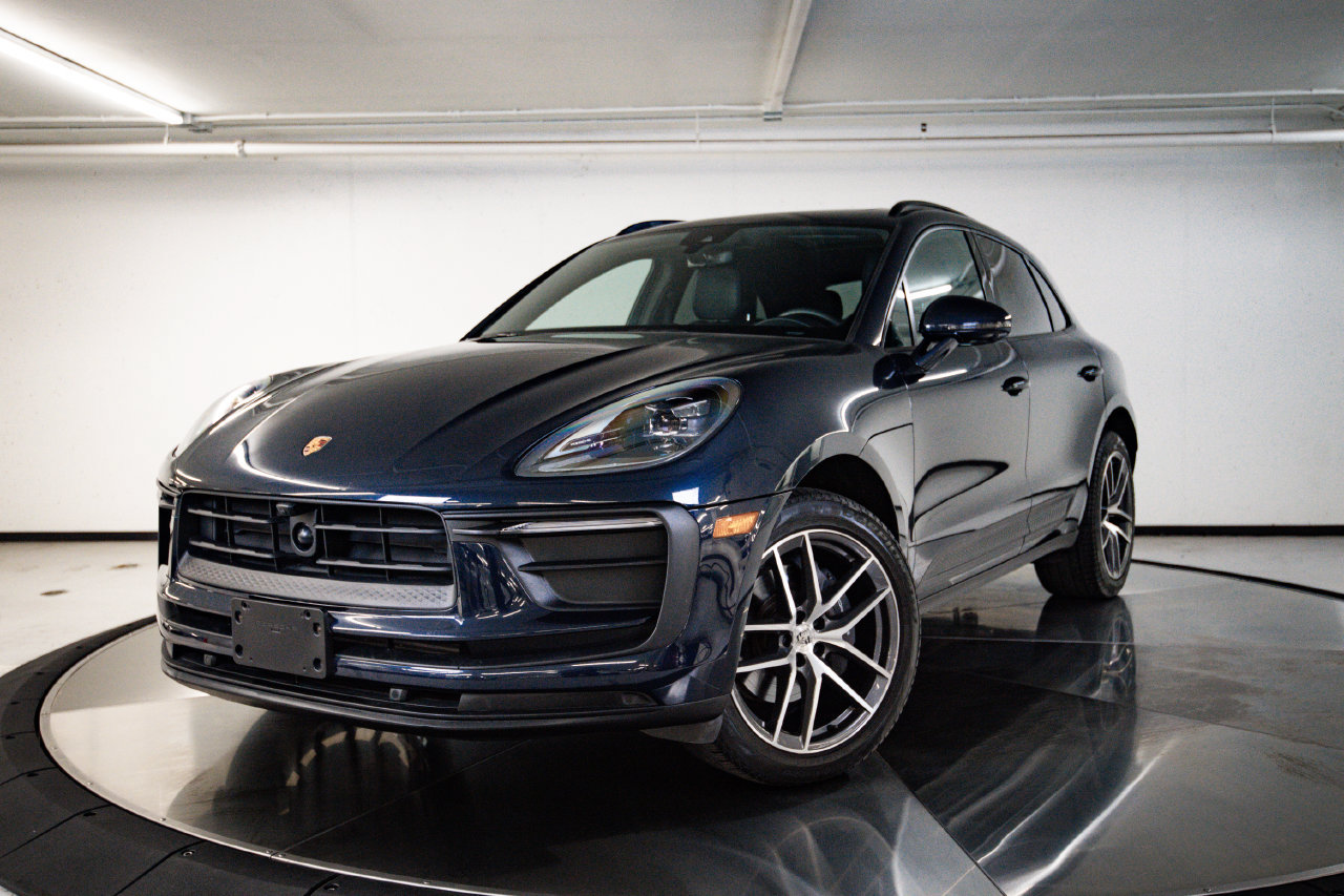 Certified 2023 Porsche Macan AWD/4WD image 1
