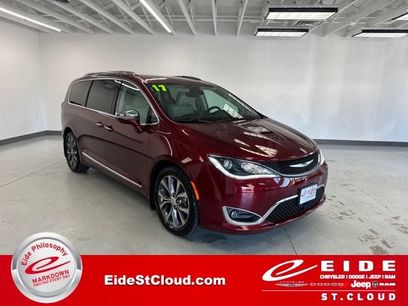 Used 2017 Chrysler Pacifica Limited w/ Advanced Safetytec Group