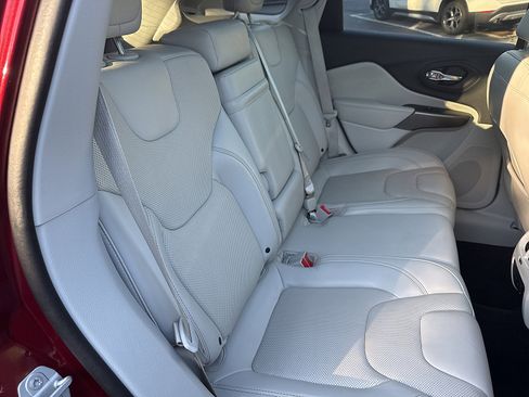 Used 2019 Jeep Cherokee Limited AWD/4WD image 27