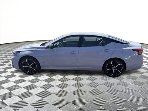 Used 2024 Nissan Altima 2.5 SR FWD image 2