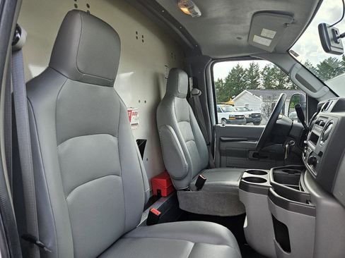 Used 2022 Ford E-450 and Econoline 450 Super Duty w/ Power Windows & Locks Group RWD image 32