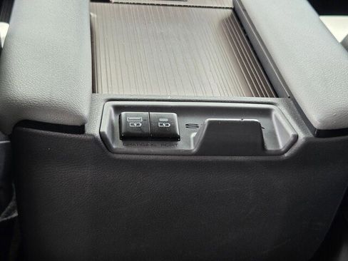 Used 2021 Toyota Sienna XLE FWD image 25