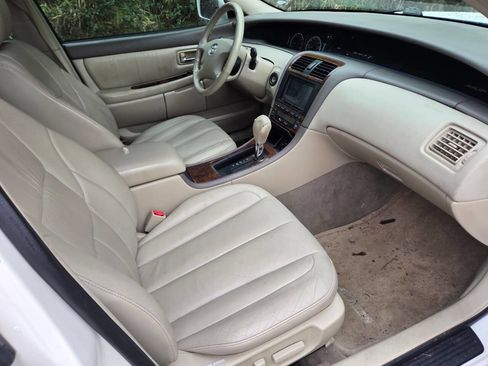 Used 2002 Toyota Avalon XLS image 2