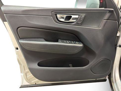 Used 2018 Volvo XC60 T5 Inscription w/ Convenience Package image 13