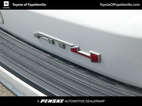 Used 2022 GMC Yukon AT4 AWD/4WD image 3
