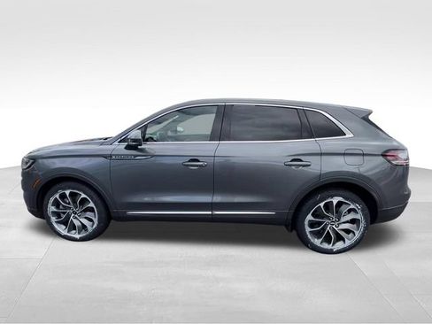 Used 2023 Lincoln Nautilus Reserve AWD/4WD image 3