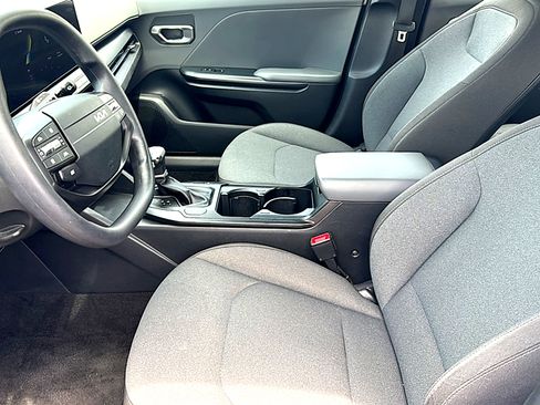 Used 2025 Kia K4 FWD image 13