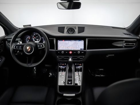 Used 2025 Porsche Macan image 15