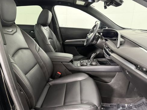 Used 2024 Cadillac XT4 Premium Luxury image 10