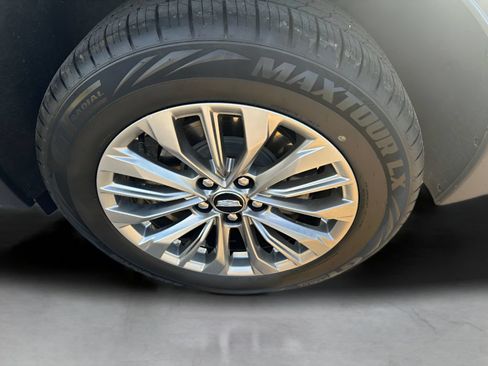 Used 2024 Cadillac XT4 Premium Luxury FWD image 9