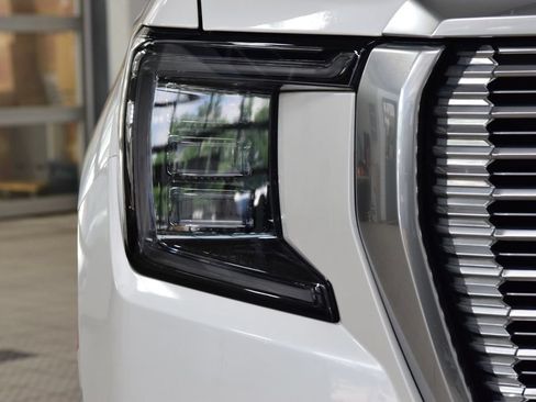 Used 2024 GMC Yukon XL Denali AWD/4WD image 12