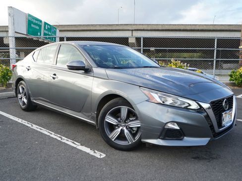 Used 2022 Nissan Altima 2.5 SV w/ SV Premium Package image 5