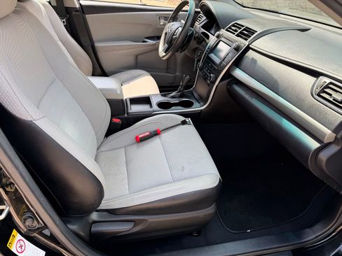 Used 2017 Toyota Camry SE image 13