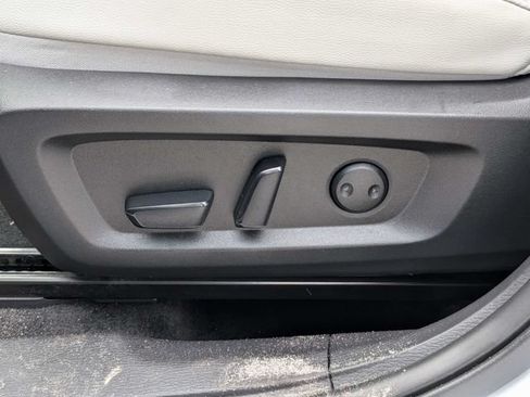 Used 2025 Mitsubishi Outlander SEL FWD image 19