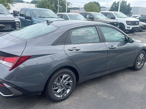 Used 2024 Hyundai Elantra SEL FWD image 5