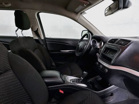 Used 2019 Dodge Journey SE w/ Blacktop Package FWD image 26