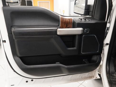 Used 2019 Ford F150 Lariat w/ Trailer Tow Package image 15