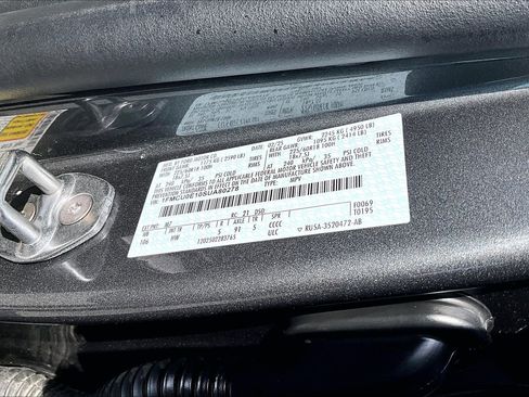 Used 2025 Ford Escape SE image 34