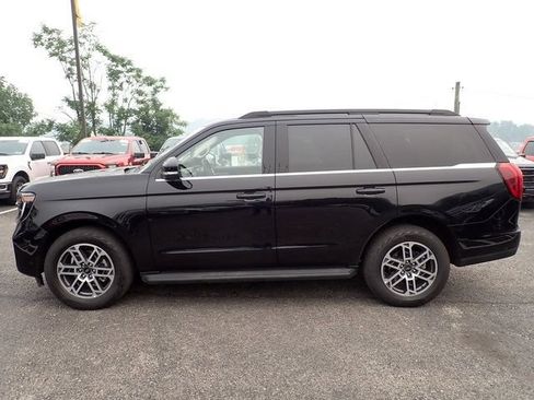 Used 2025 Ford Expedition Active AWD/4WD image 2
