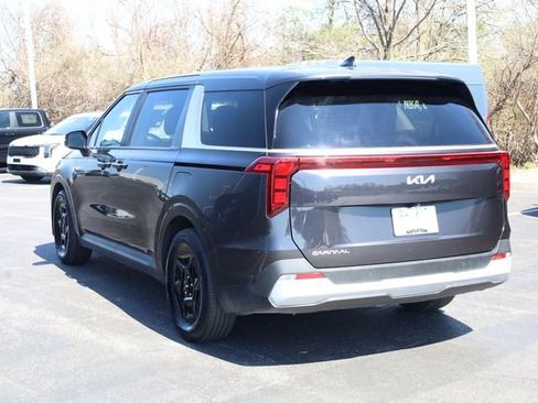 Certified 2025 Kia Carnival LXS image 6