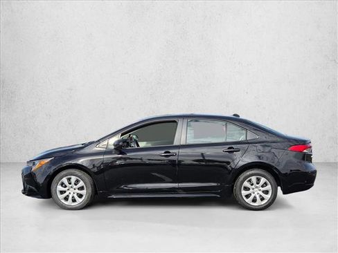 Used 2025 Toyota Corolla LE image 9