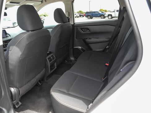 Used 2024 Nissan Rogue S FWD image 18