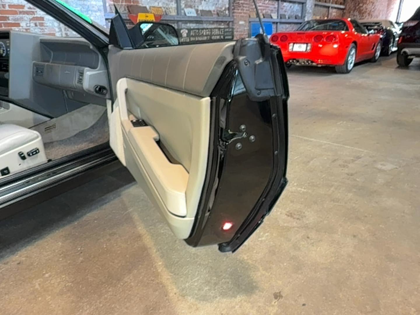 Used 1993 Cadillac Allante FWD image 95