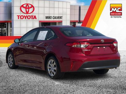 Used 2025 Toyota Corolla LE FWD image 3