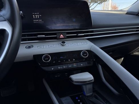 Used 2024 Hyundai Elantra Limited image 14