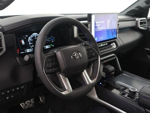 Used 2025 Toyota Sequoia Platinum image 22