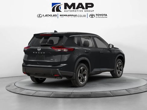 Used 2025 Nissan Rogue SV FWD image 2