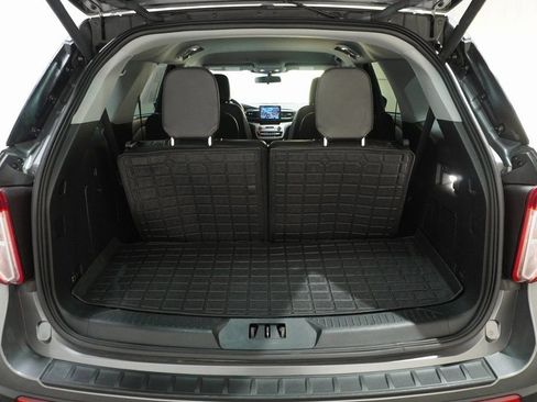 Used 2022 Ford Explorer XLT w/ Equipment Group 202A image 7