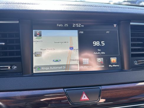 Used 2017 Kia Cadenza Premium w/ Luxury Package image 12