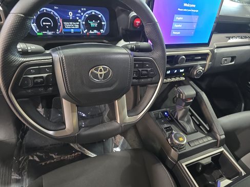 Used 2025 Toyota Tacoma TRD Sport AWD/4WD image 16